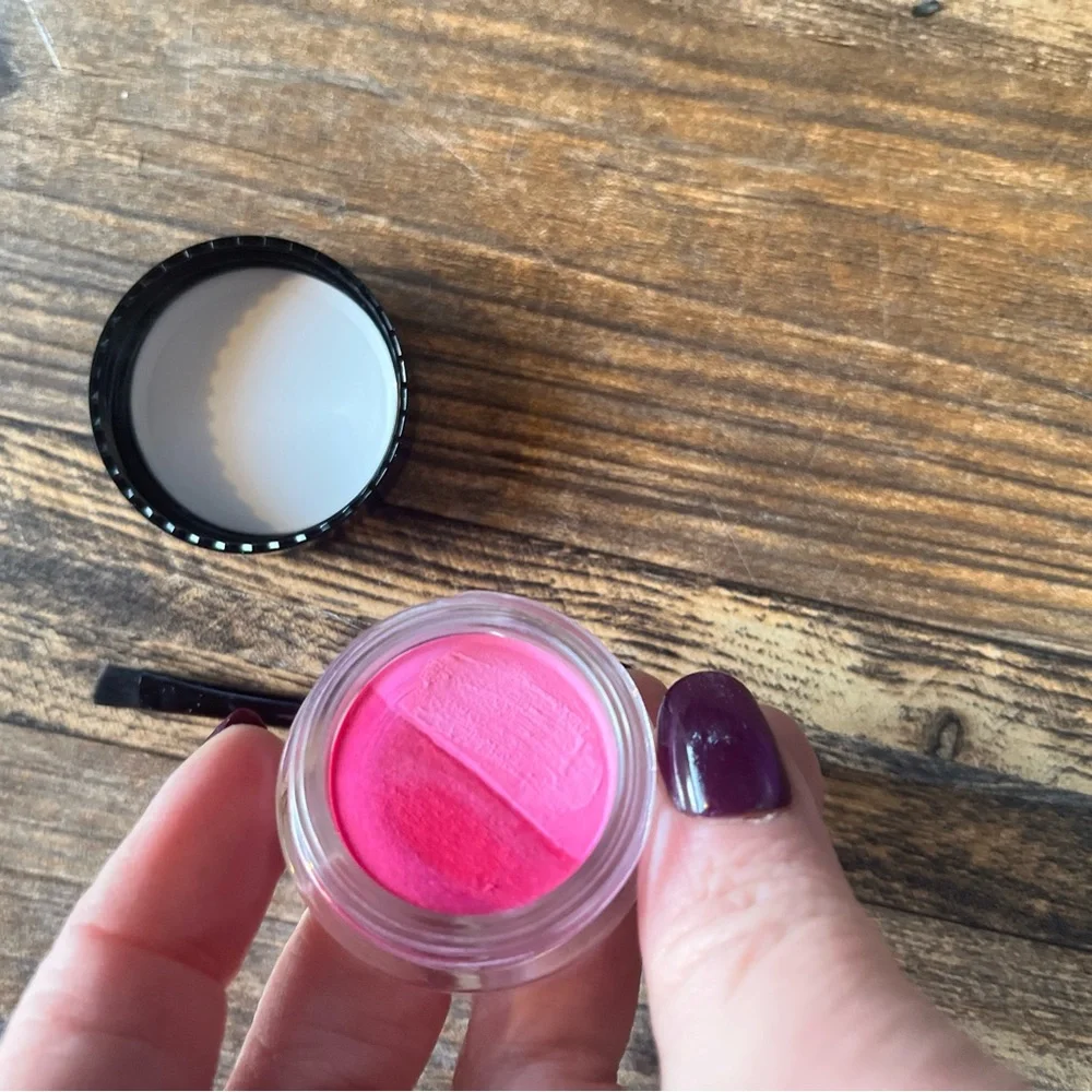 REVOLUTION RED PINK WATER ANGLED BRUSH WET WATER EYELINER